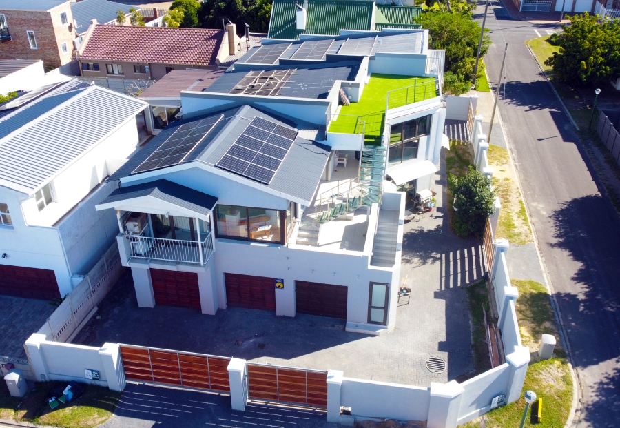 7 Bedroom Property for Sale in Kleinmond Western Cape